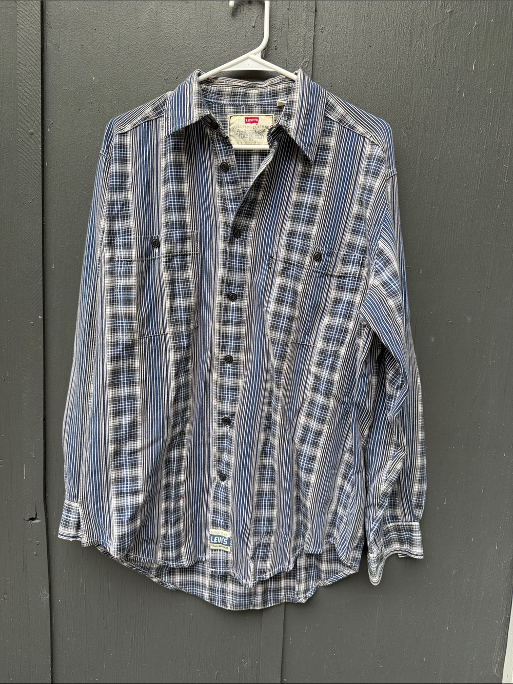 Levi's Blue & White Striped Plaid Long-Sleeve Button-Down Shirt